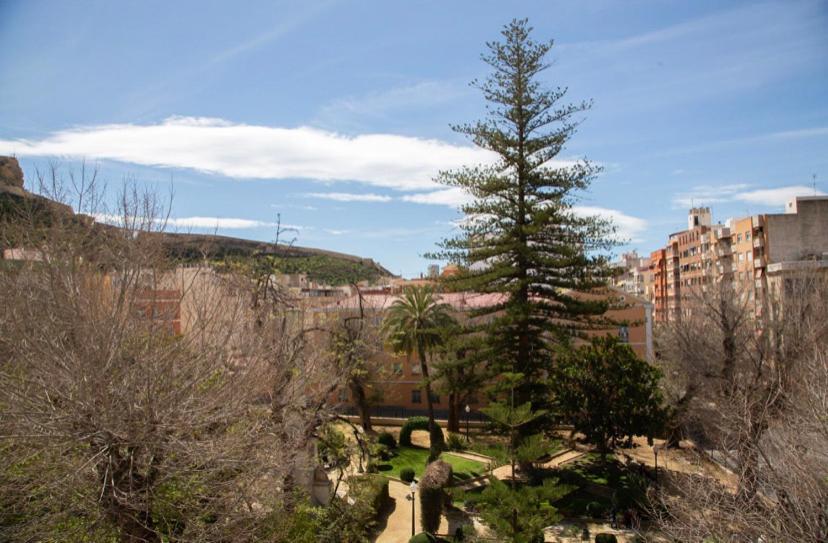 Apartmán Reina Victoria La Plaza Alicante Exteriér fotografie